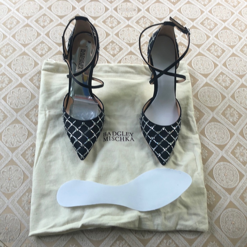 Never worn Badgley Mischka shoes.